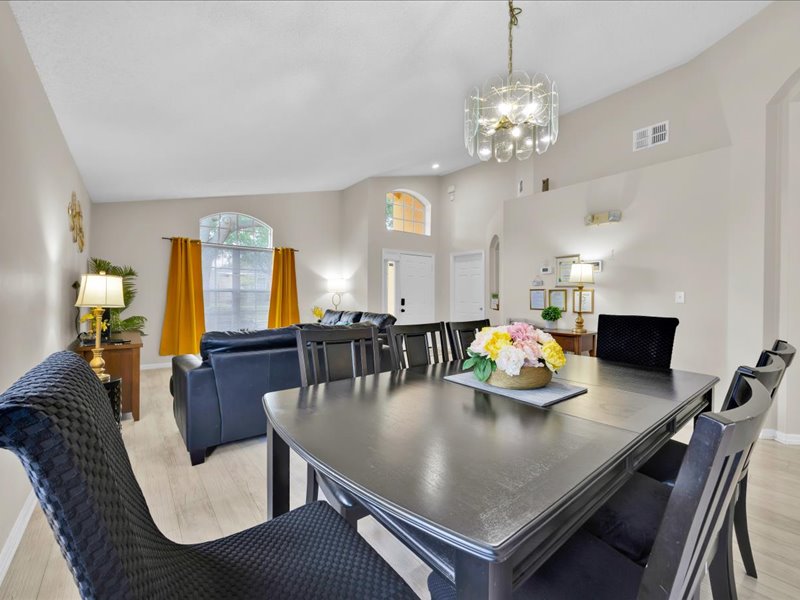 1113 Casterton Circle Davenport - Image 2