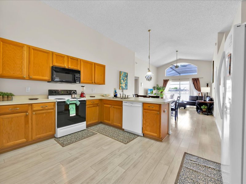 1113 Casterton Circle Davenport - Image 3