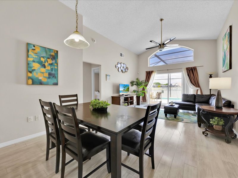 1113 Casterton Circle Davenport - Image 4