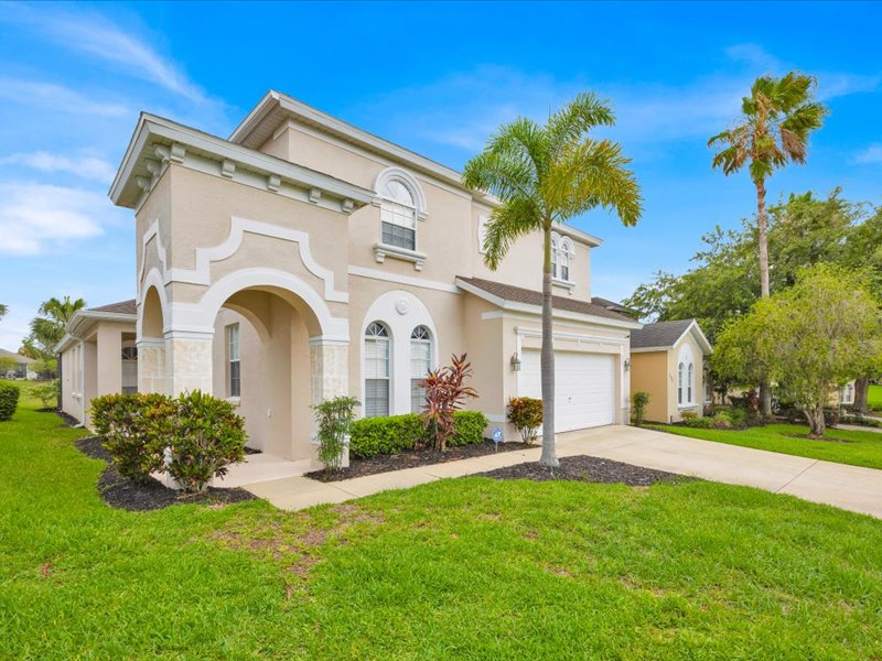 323 Plumoso Loop  Davenport Florida 33897