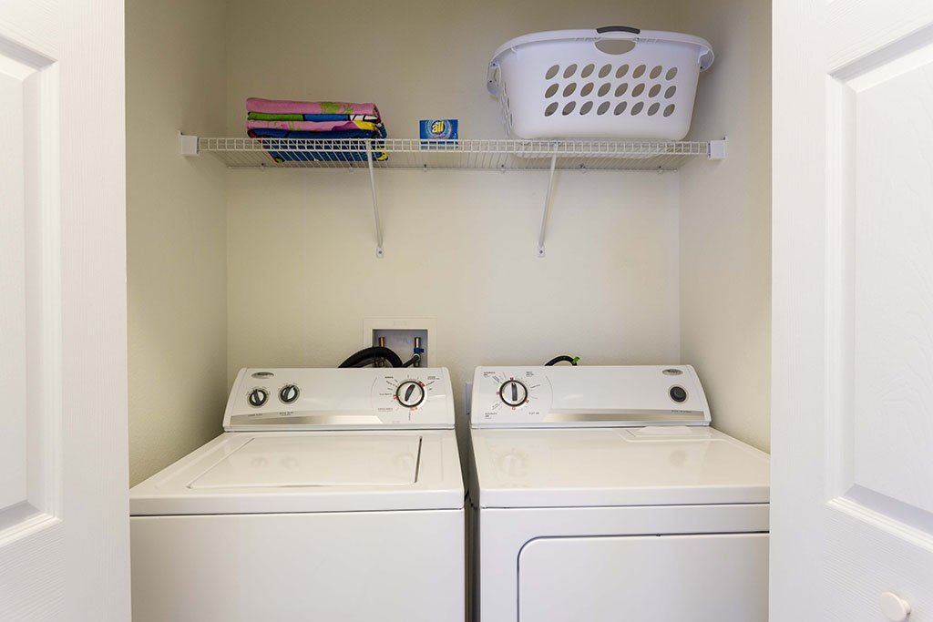 Cozy Disney Getaway 2BR 5 Mins to Parks - Image 9